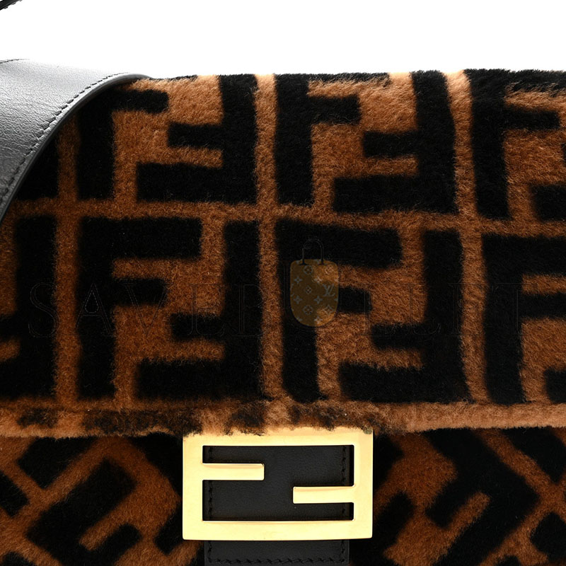 f**di shearling vitello D01ce macro ff 1974 baguette tobacco black (27*15*6cm)